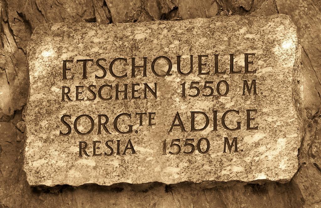 Hotel Etschquelle เรเซีย ภายนอก รูปภาพ
